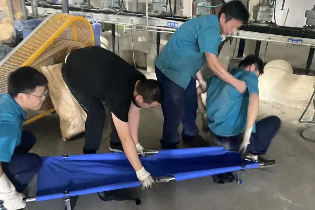 Polly Poliester hà da guidà u perforazione di salvezza di emergenza per u calore causatu da a temperatura alta
