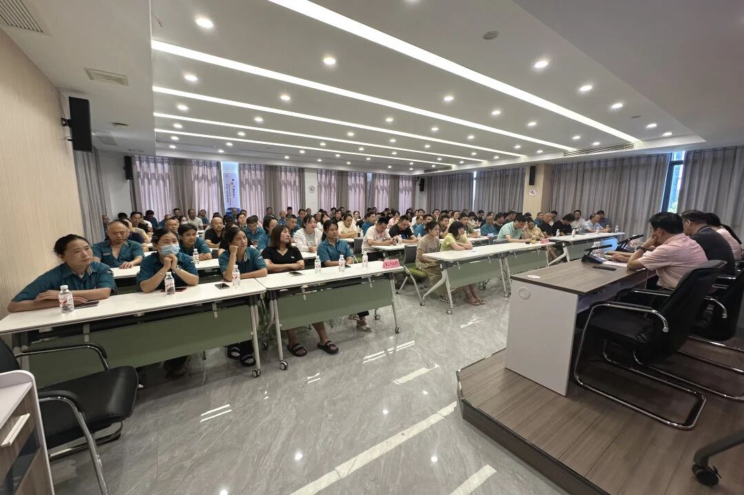 U poliester Changhu u terzu è u quartu rappresentante di u rappresentante è l'impiegati di u rappresentante di l'impiegati di l'Unione cummerciale