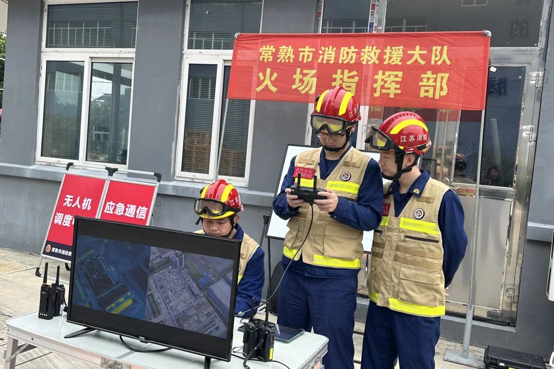 Changshu Fire Rescue Brigade hà urganizatu i brigate di u focu Dongbang, Meili è Zhitang per fà esercitazioni di focu pratichi in a fabbrica.