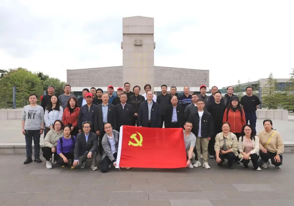 Changshu Polyester Co., Ltd. A succursale di partitu urganizeghja visita à Yancheng New Quarth Army Memorial Hall